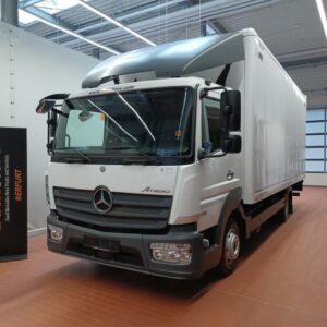 XXL images Mercedes-Benz Atego 818 4x2Mercedes-Benz Atego 818 4x2Mercedes-Benz Atego 818 4x2Mercedes-Benz Atego 818 4x2Mercedes-Benz Atego 818 4x2Mercedes-Benz Atego 818 4x2Mercedes-Benz Atego 818 4x2Mercedes-Benz Atego 818 4x2 Vehicle data Payload 2,180 kg GWR 7,490 kg Wheelbase 4,220 mm Loading space (L/W/H) 6150 / 2370 / 2450 mm Steering left-hand drive Suspension Steel spring Color White Paint arctic white Equipment features Chassis Differential lock, rear axle Plastic tank, 180 l, left Drive system Eng. OM934, inline 4, 5.1 l, 130kW (177hp), 750 Nm Engine version Euro VI, with OBD-C Gearshift, manual High Performance Engine Brake Cab Classic cockpit ClassicSpace S-cab S-cab ClassicSpace, 2.30 m, tunnel Safety ABS brakes LED daytime running lamps LED end-outline marker lamp Additional information Aufbau Spier, LBW MBB, 1000 kg, 1800 Bla tt , Mercedes-Benz Atego 818 4x2